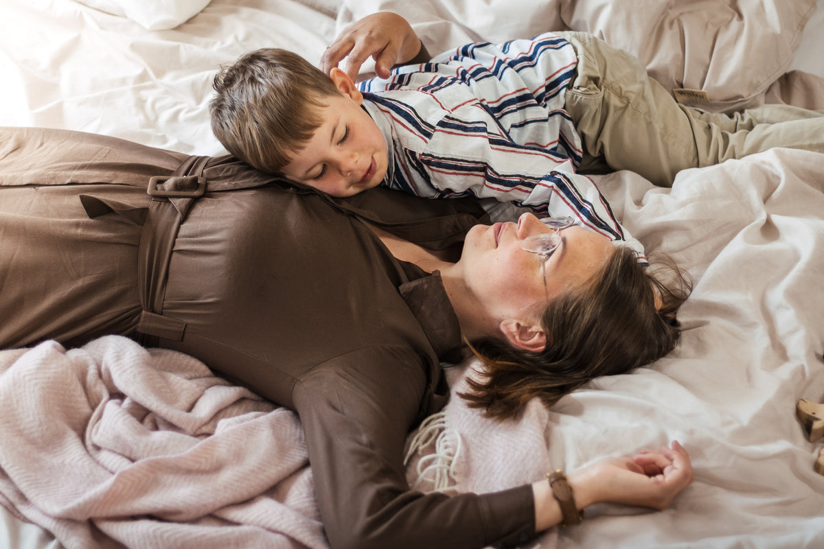 Mutter und Kind im Familienbett, Wurzeln und Flügel, geborgen wachsen
