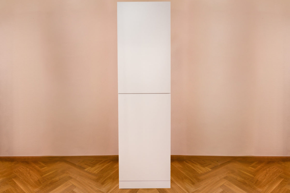 Geschlossener Schlafzimmerschrank modular in weiß von Liegewiese Familienbetten
