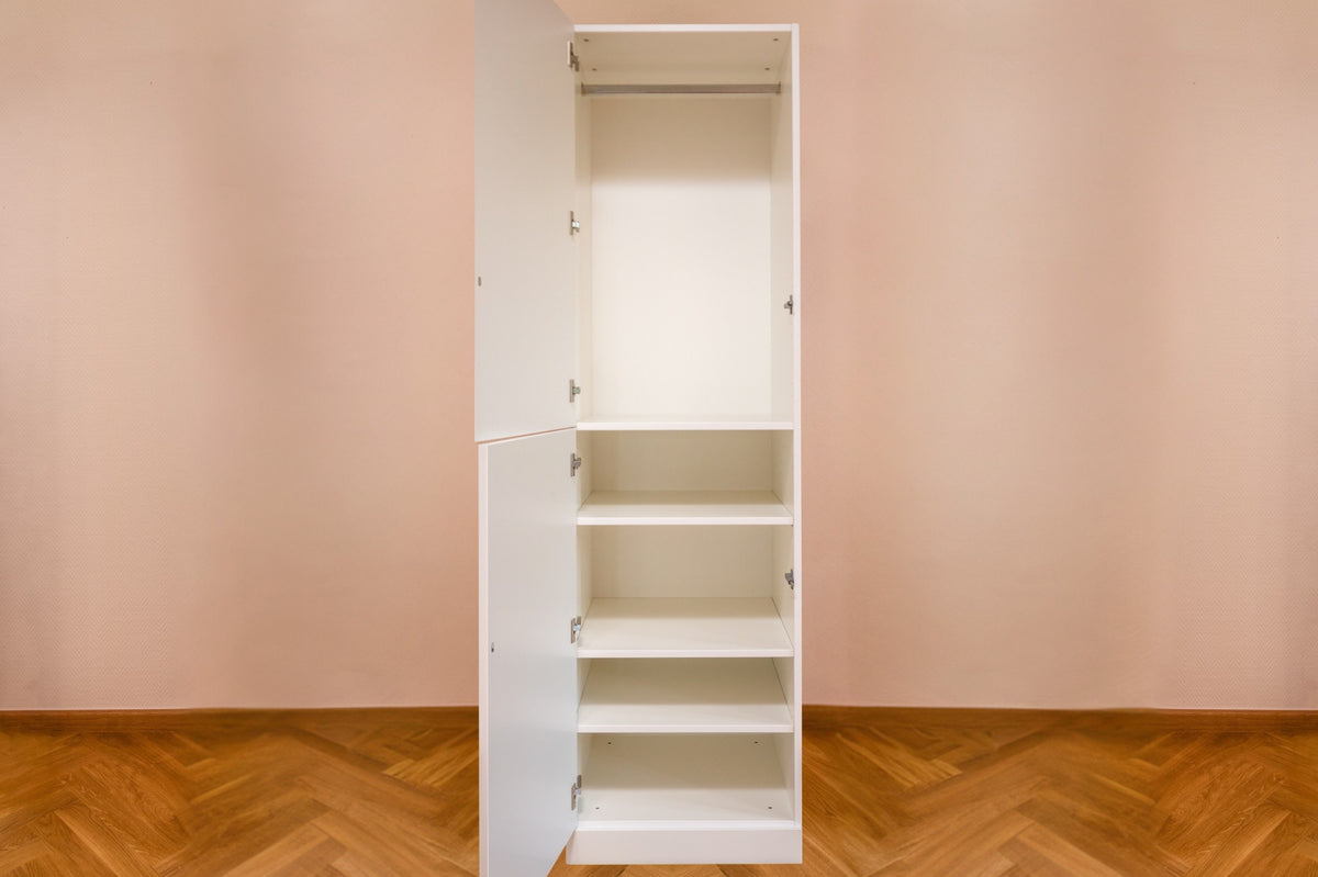 Weißes Modul Schlafzimmerschrank mit Böden und Kleiderstange von Liegewiese Familienbetten