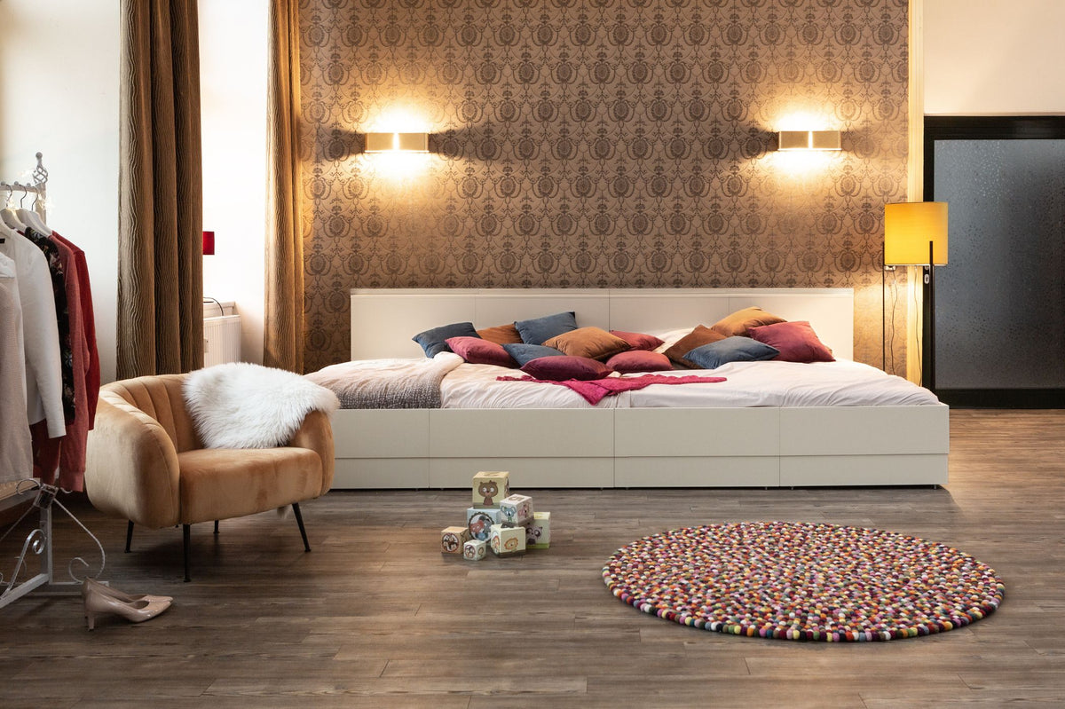 Kaschmirgraues Familienbett Anemone erweitert zu 360x200cm als XXL Liegewiese