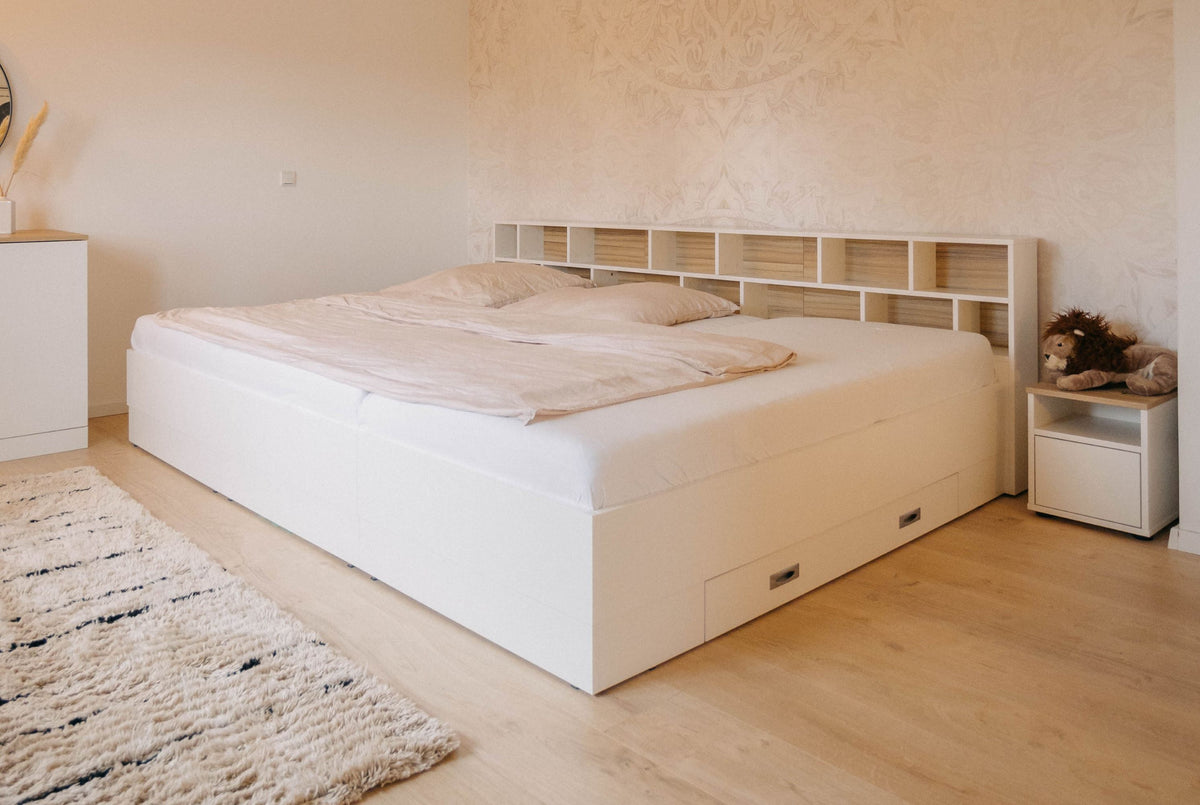Liegewiese Familienbett Brunella mit Regal im Kopfteil