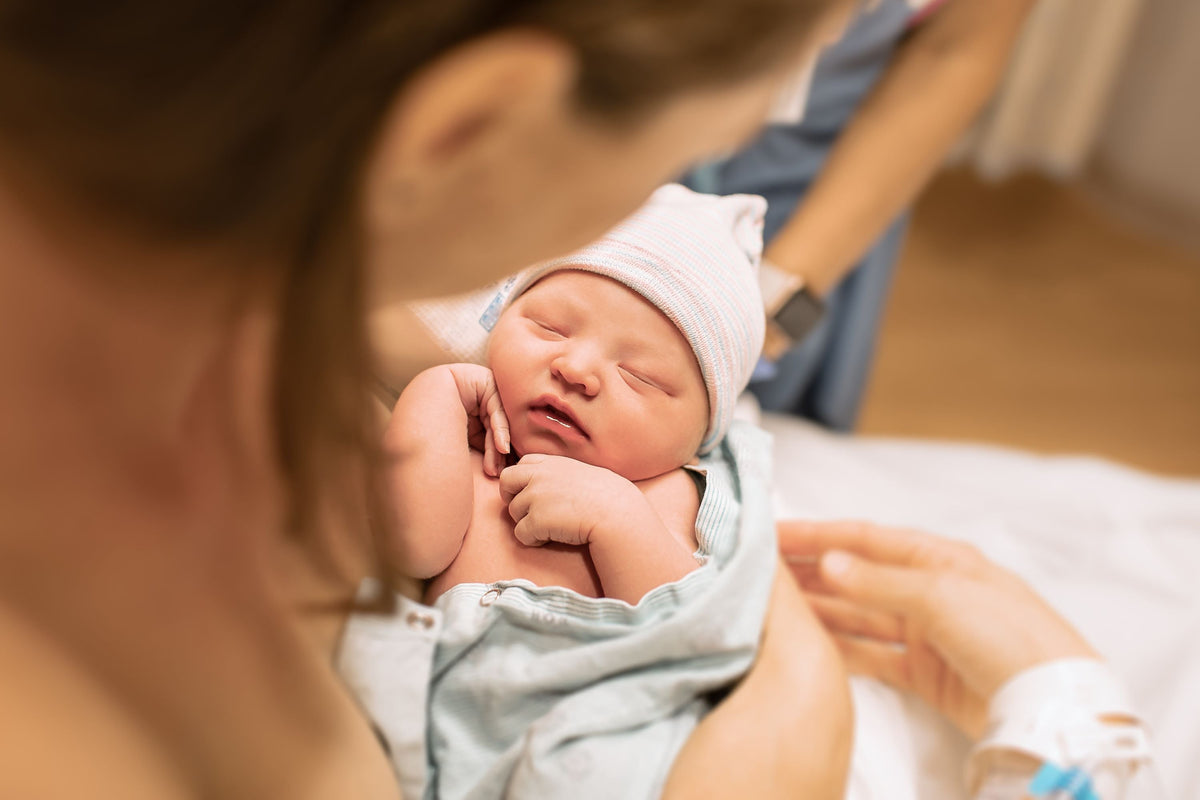 Wie merke ich, wenn meinem Baby zu warm oder zu kalt ist?