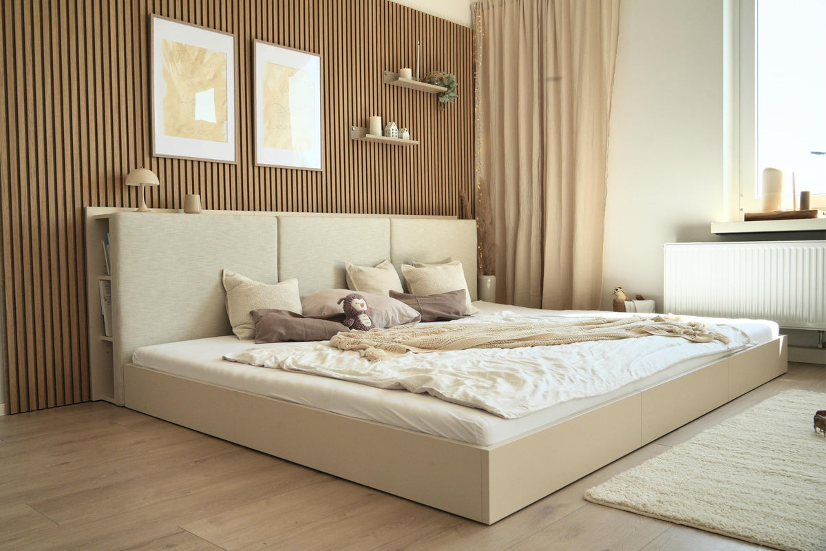 Hellbeiges Familienbett Camilla Bodenbett in modernem, gemütlichen Schlafzimmer